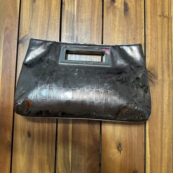 Michael Kors Handbags - Michael Kors Berkeley Signature Mirror Logo Clutch Bag